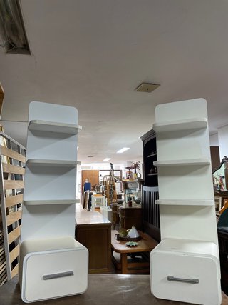 Mesitas flotantes blancas de cuarto baño