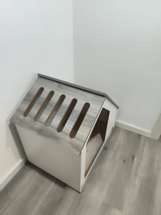 Casa de perro de madera para interior