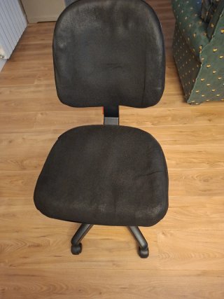 Silla de oficina negra
