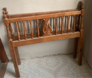 Cabecero y patas de madera para 2 camas