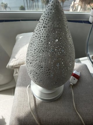 Lampara Oriental antigua de cobre pintada blanca