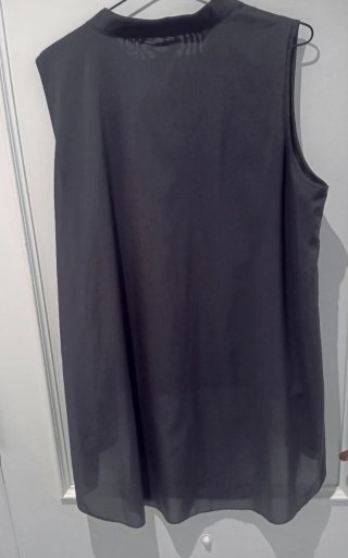 Blusa sin mangas negra