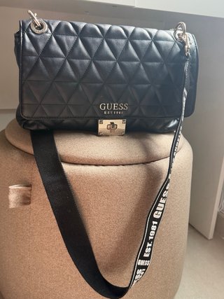 Bolso bandolera Guess negro acolchado