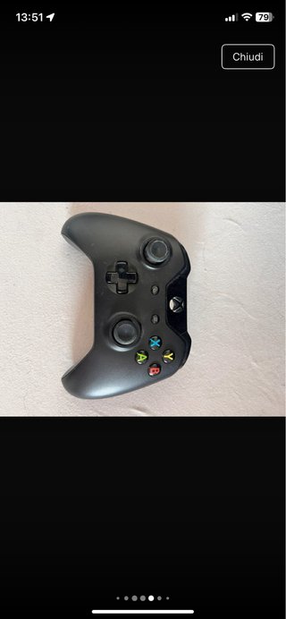 Xbox One con controller e cuffie