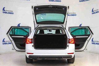 Skoda Superb Combi 2.0 TDI 110kW (150CV) DSG Ambition **Techo panorámico**
