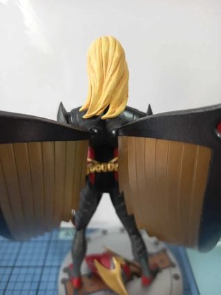 Figura DC Supergirl Flamebird Completa