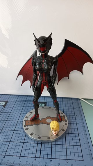 Figura DC Nightwing Armory Series