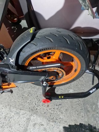 KTM RC8 R Blanca y Naranja