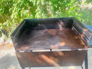 Barbacoa de hierro con encimera de granito