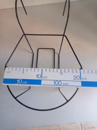 Soporte metálico para maceta