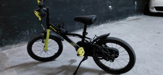 Bicicleta infantil Twin negra y amarilla