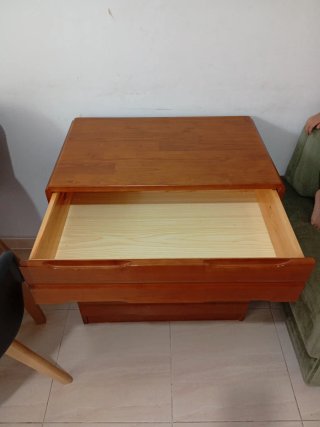 Cómoda de madera con 4 cajones