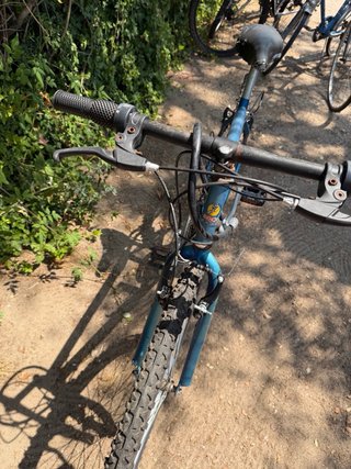 Bicicleta de montaña azul 601