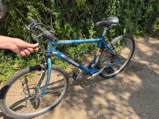 Bicicleta de montaña azul 601