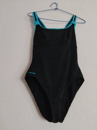 Bañador deportivo talla 42