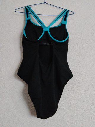 Bañador deportivo talla 42
