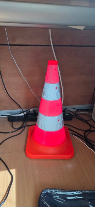 Cono de señalización LED plegable