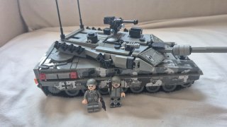 Tanque tipo Lego compatible 1008 piezas. 2 minifig