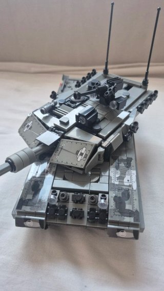 Tanque tipo Lego compatible 1008 piezas. 2 minifig