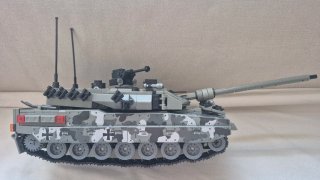 Tanque tipo Lego compatible 1008 piezas. 2 minifig