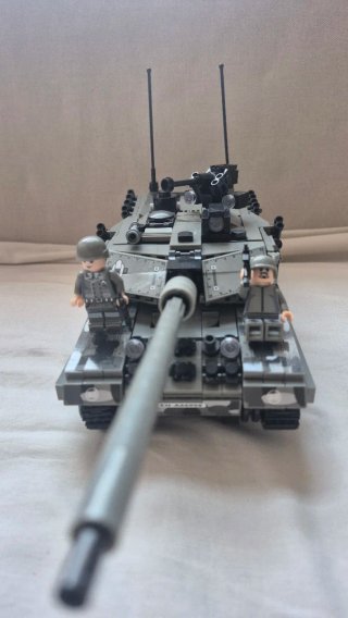 Tanque tipo Lego compatible 1008 piezas. 2 minifig