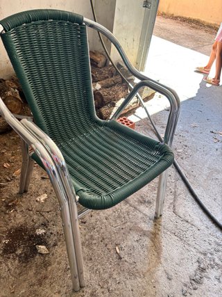 Sillas de terraza metálicas y mimbre