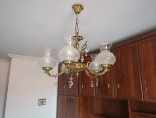 Lámpara de techo dorada con cristal