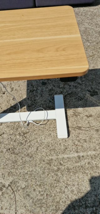 Mesa auxiliar elevable con ruedas