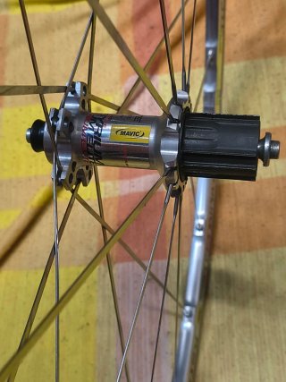 Rueda trasera Mavic Ksyrium Elite 700