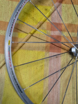 Rueda trasera Mavic Ksyrium Elite 700