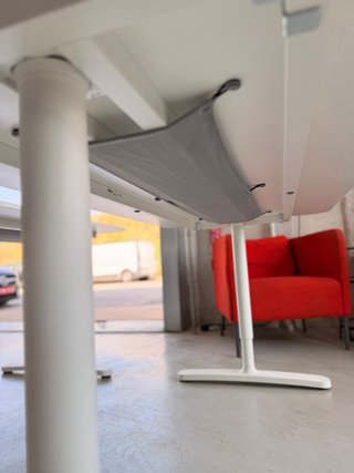 Mesa de oficina regulable en altura