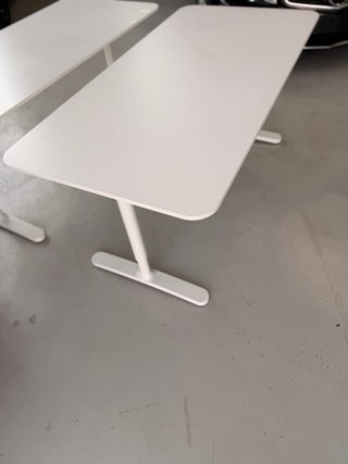 Mesa de oficina regulable en altura