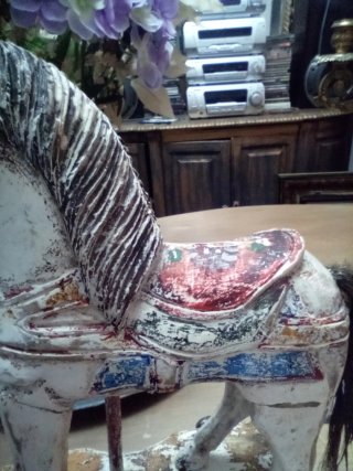 Caballito de madera antiguo