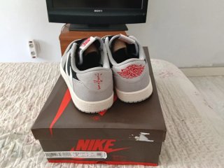 Travis Scott x Nike Jordan 1 Laces
