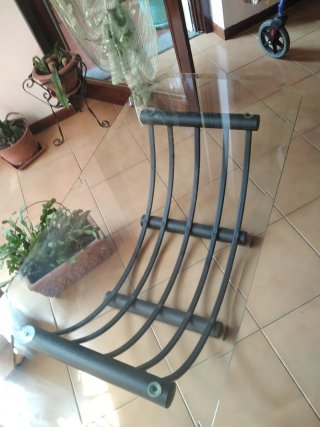 Vendo un tavolino da salotto un cristallo in ferro