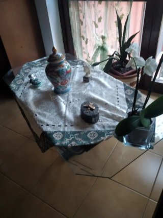 Vendo un tavolino da salotto un cristallo in ferro