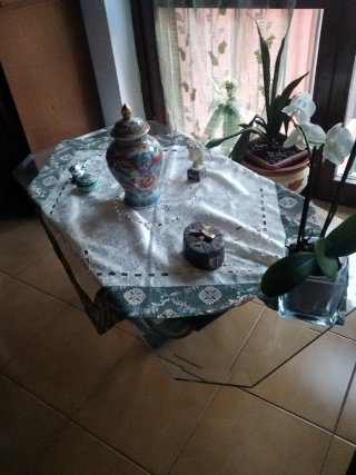 Vendo un tavolino da salotto un cristallo in ferro