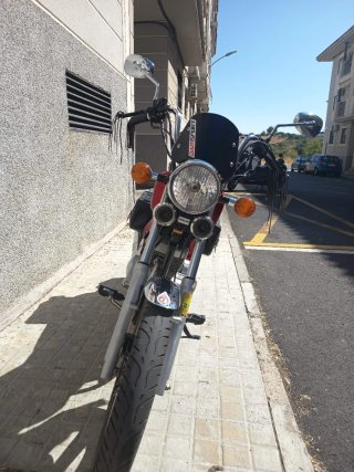 Daelim VS 125 Custom Roja y Plata