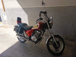 Daelim VS 125 Custom Roja y Plata