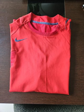 Camiseta Nike sin mangas roja