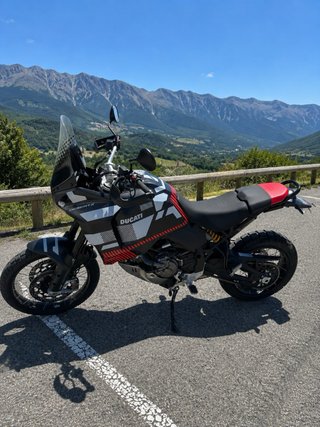 Ducati Desert X 2024 Negra/Roja - 165Km