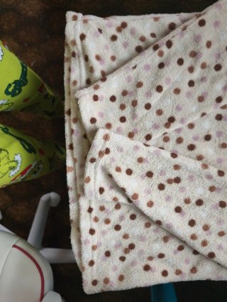 Pijama polar estampado lunares
