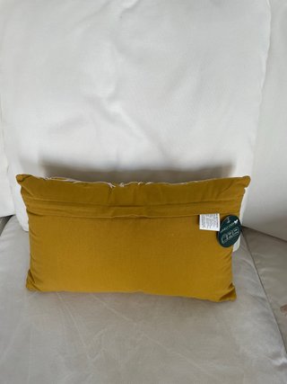 Cojín rectangular decorativo. Nuevo a estrenar