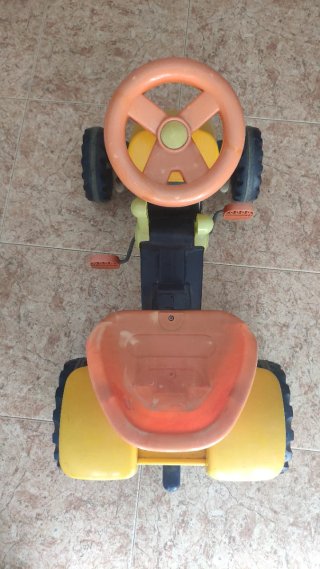 Triciclo infantil amarillo y azul
