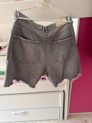 Shorts vaqueros Stradivarius grises rotos