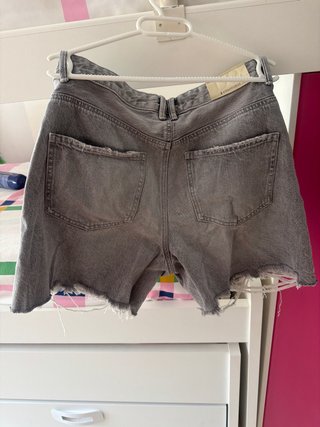 Shorts vaqueros Stradivarius grises rotos