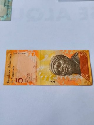 Billetes universales de coleccion esenciales