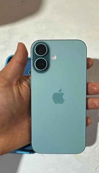 iPhone 16 con caja y cargador