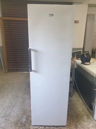 Congelador Vertical Beko Blanco