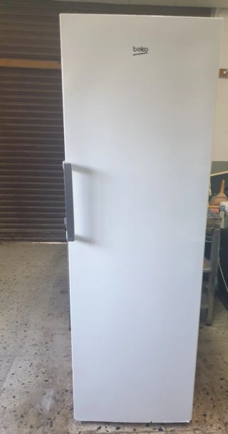 Congelador Vertical Beko Blanco
